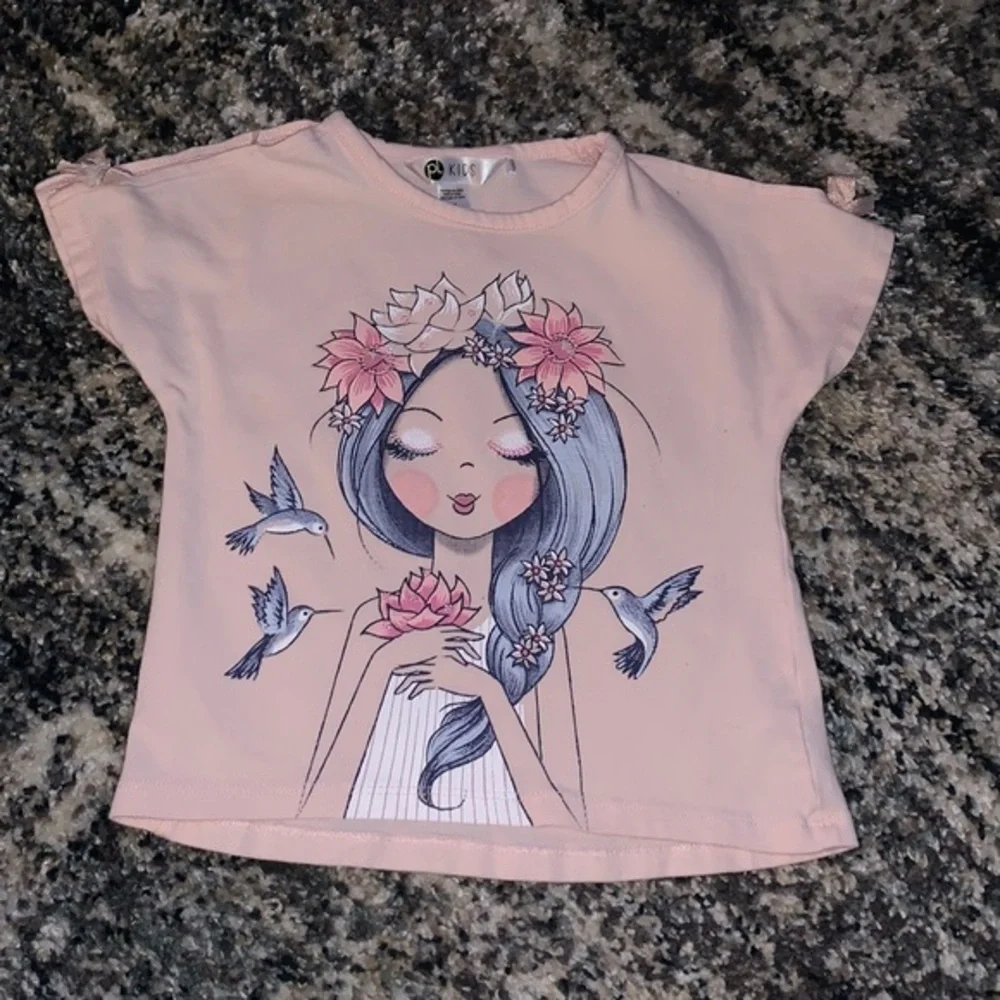 Three Birds Top size 5 Pre owned